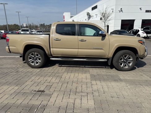Used 2017 Toyota Tacoma Limited w/ Tow Package image 4