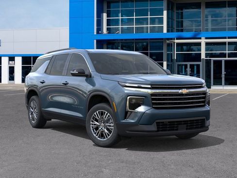 New 2026 Chevrolet Traverse LT w/ Driver Confidence Package AWD/4WD image 7