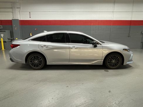 Used 2020 Toyota Avalon XSE image 38