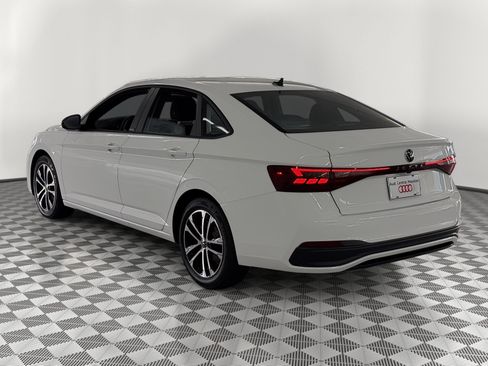 Used 2025 Volkswagen Jetta Sport FWD image 3