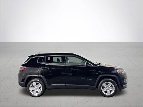 Used 2022 Jeep Compass Latitude w/ Sun and Sound Group AWD/4WD image 5