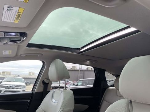 Used 2022 Hyundai Tucson Limited image 17