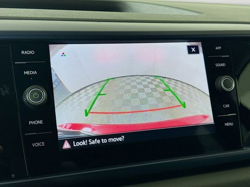 Certified 2022 Volkswagen Taos SE image 17