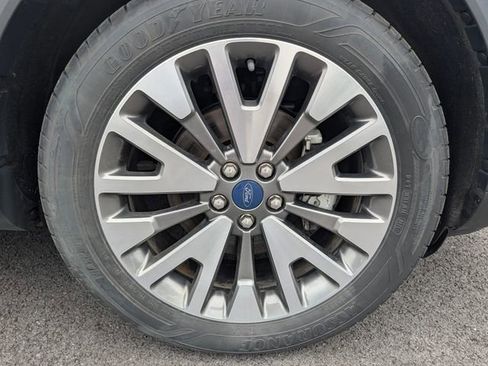 Used 2022 Ford Escape Titanium AWD/4WD image 9