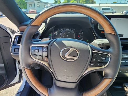 Used 2024 Lexus ES 300h Ultra Luxury w/ Accessory Package (Z2) FWD image 29