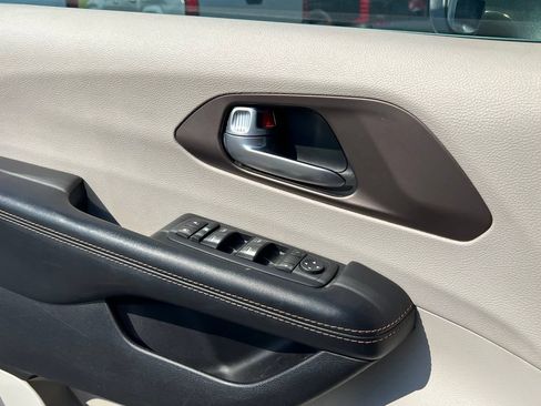 Used 2017 Chrysler Pacifica Touring-L FWD image 27