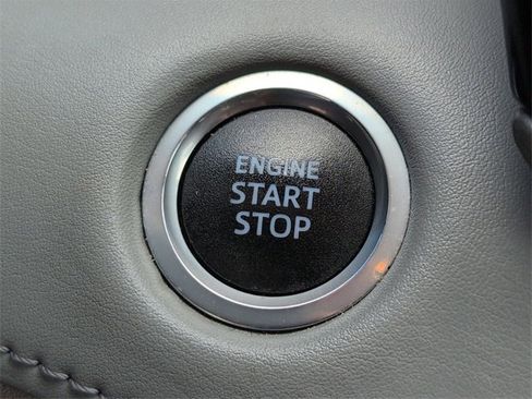 Used 2021 Toyota Highlander LE image 17