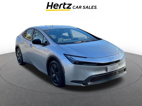 Used 2025 Toyota Prius LE image 1