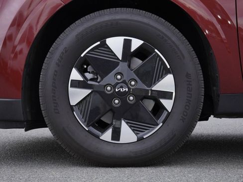 Used 2025 Kia Carnival LXS image 11