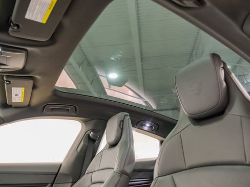 Used 2022 Porsche Taycan 4S image 5