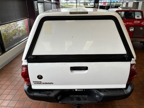 Used 2014 Toyota Tacoma 2WD Regular Cab image 11