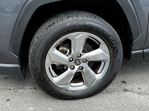 Used 2021 Toyota RAV4 XLE Premium image 15