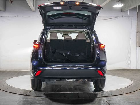 Certified 2020 Toyota Highlander XLE FWD image 28