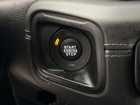 Used 2025 Jeep Wrangler Unlimited Sahara image 19