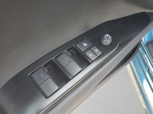 Used 2025 Toyota Camry SE image 28