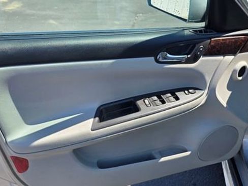 Used 2012 Chevrolet Impala LT FWD image 8