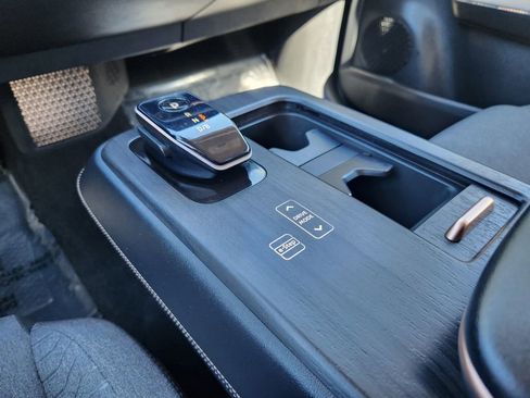 Used 2023 Nissan Ariya FWD image 17