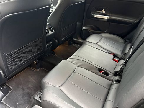 Used 2021 Mercedes-Benz GLB 250 4MATIC image 15