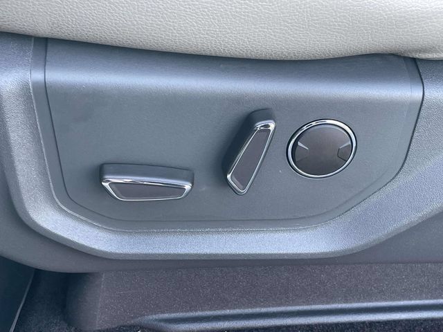 Used 2018 Ford Expedition Limited w/ Equipment Group 302A RWD image 19