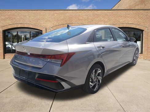 New 2025 Hyundai Elantra Limited image 3