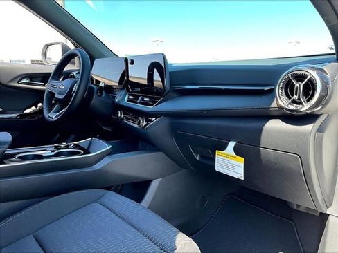 New 2026 Chevrolet Equinox LT image 9