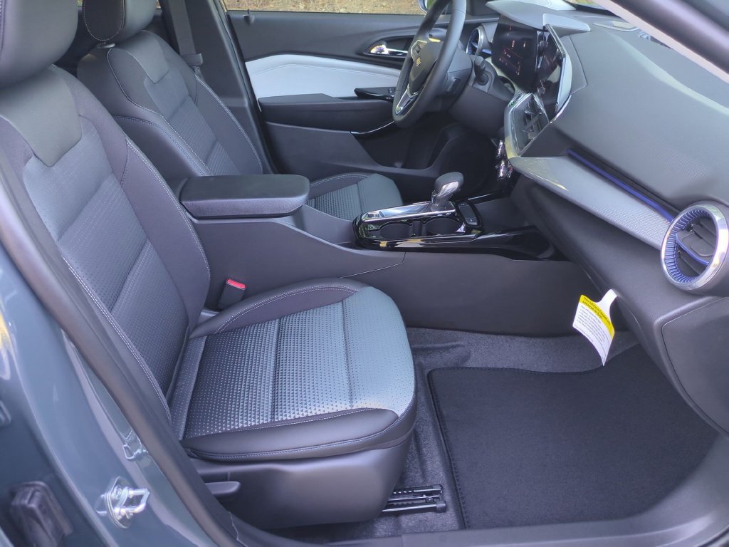 New 2026 Chevrolet Trax LT w/ LT Convenience Package FWD image 35