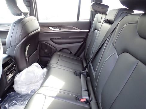 New 2025 Jeep Grand Cherokee Limited w/ Black Appearance Package image 13