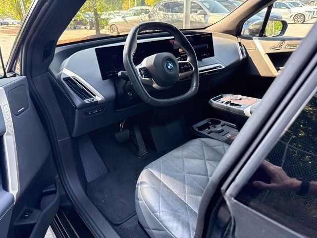 Used 2024 BMW iX xDrive50 w/ Premium Package AWD/4WD image 8