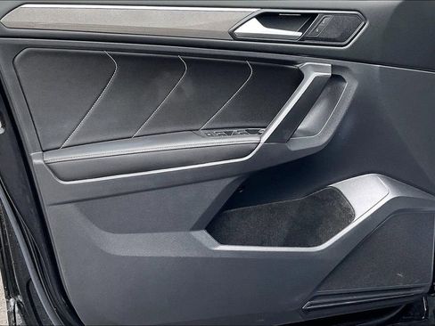 Used 2023 Volkswagen Tiguan SE R-Line image 22