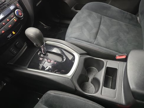 Used 2016 Nissan Rogue SV image 23