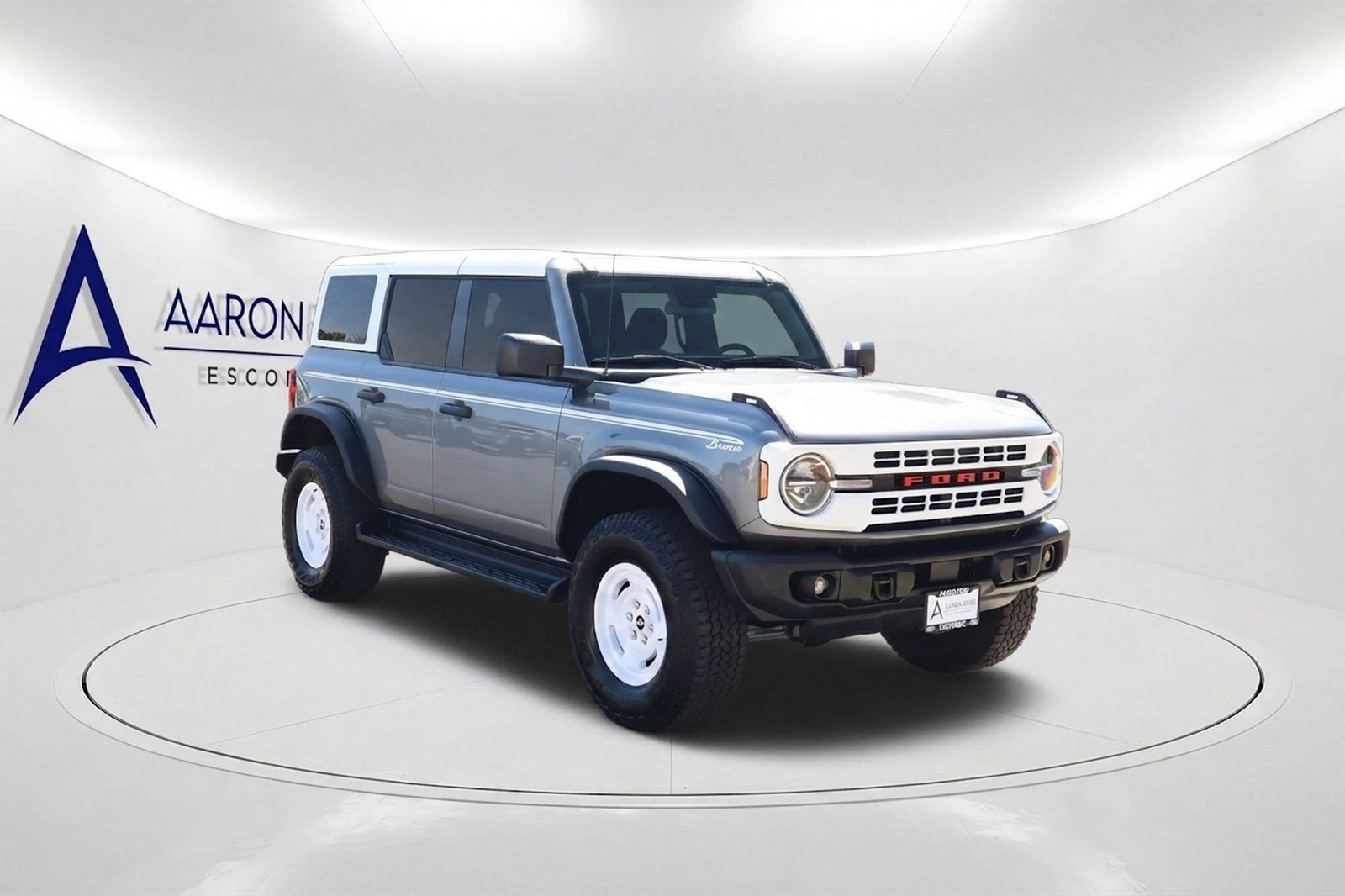 Used 2025 Ford Bronco Heritage Edition AWD/4WD image 3