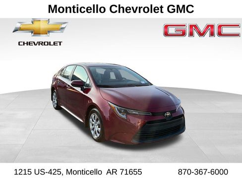 Used 2025 Toyota Corolla LE image 1