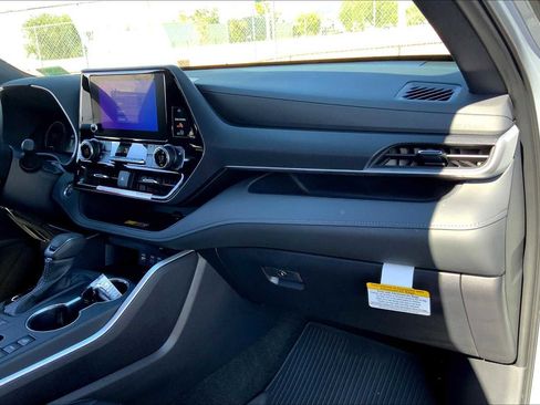 Certified 2025 Toyota Highlander XSE image 15