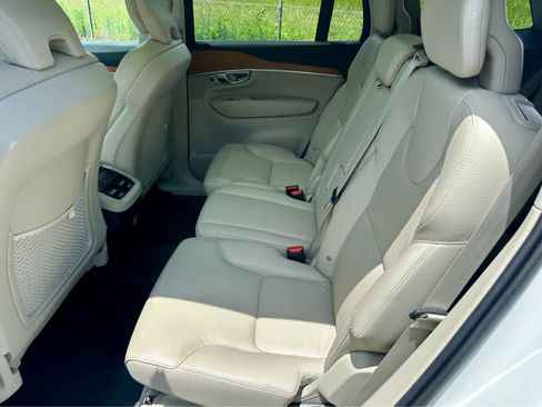 Used 2022 Volvo XC90 T6 Momentum w/ Advanced Package AWD/4WD image 13