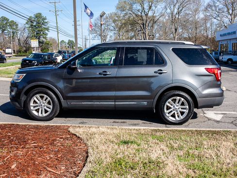 Used 2017 Ford Explorer XLT w/ Equipment Group 201A image 3