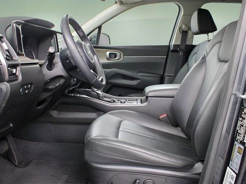 Used 2023 Kia Sorento EX w/ Panoramic Sunroof Package image 19