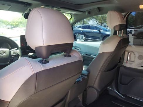 Used 2021 Toyota Sienna XSE image 8