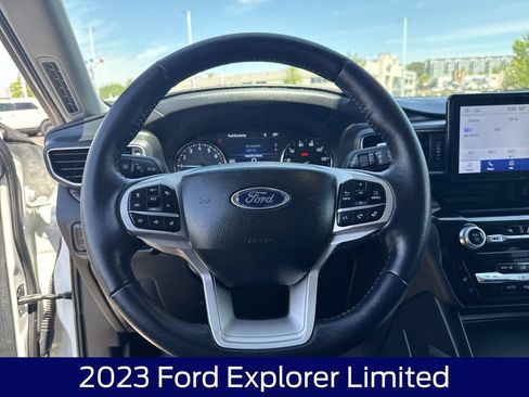 Used 2023 Ford Explorer Limited w/ Equipment Group 301A AWD/4WD image 19
