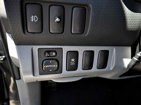 Used 2014 Toyota Tacoma PreRunner w/ SR5 Package RWD image 17