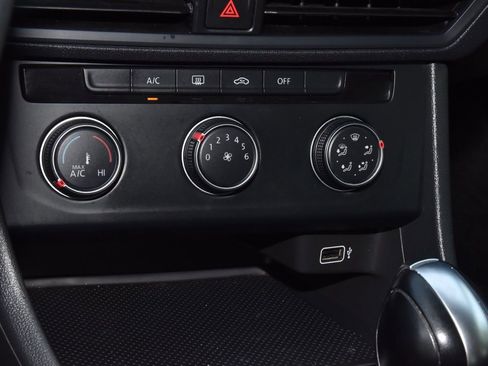 Used 2019 Volkswagen Jetta S image 28