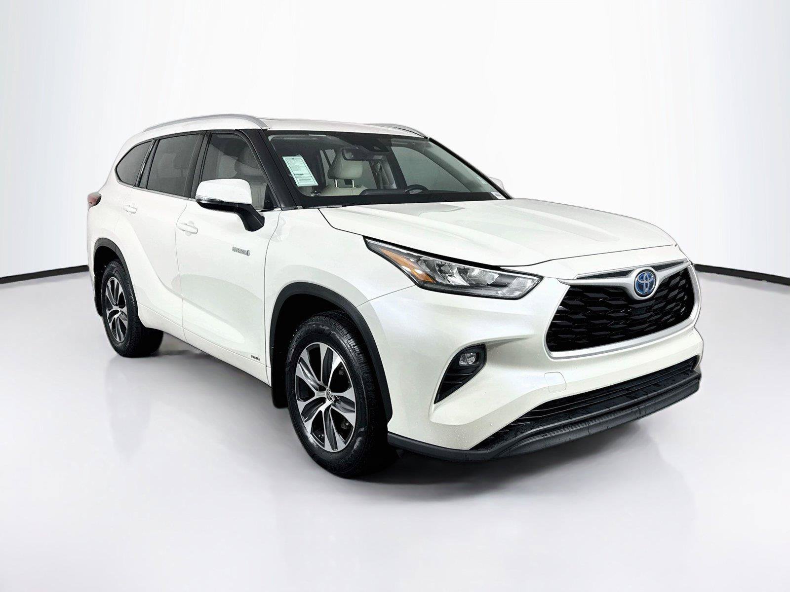 Used 2020 Toyota Highlander XLE AWD/4WD image 9
