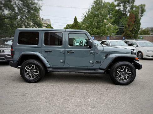 Used 2026 Jeep Wrangler Unlimited Sahara AWD/4WD image 4