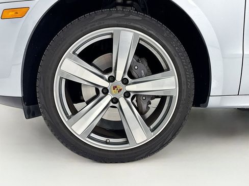 Certified 2023 Porsche Macan image 11