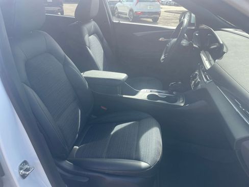 Used 2025 Buick Envista Preferred image 37