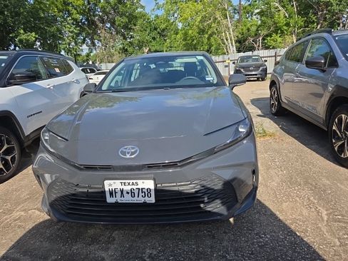 Used 2025 Toyota Camry LE FWD image 7