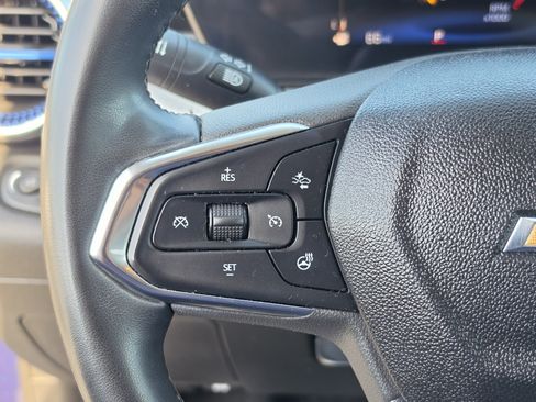 Used 2024 Chevrolet Trax LT w/ Sunroof Package FWD image 18
