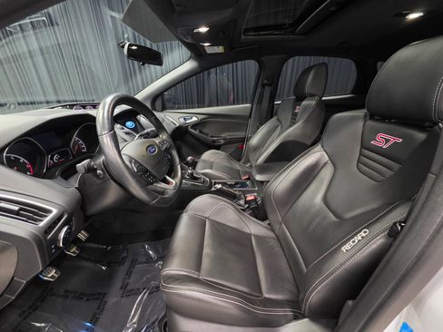 Used 2016 Ford Focus ST w/ Equipment Group 402A FWD image 18