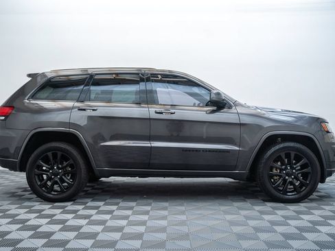 Used 2021 Jeep Grand Cherokee Laredo X AWD/4WD image 4