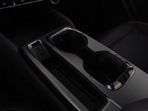 Used 2024 Chevrolet Equinox EV RS image 20