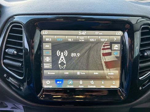 Used 2018 Jeep Compass Limited w/ Navigation Group AWD/4WD image 16